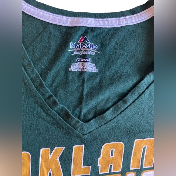 Majestic Oakland A’s Athletics Women’s XL V-neck Tee Shirt MLB Green & Yellow - Picture 6 of 7
